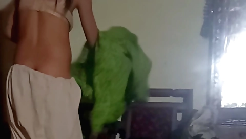 Pakistani couple fucks on a sofa in homemade porn video