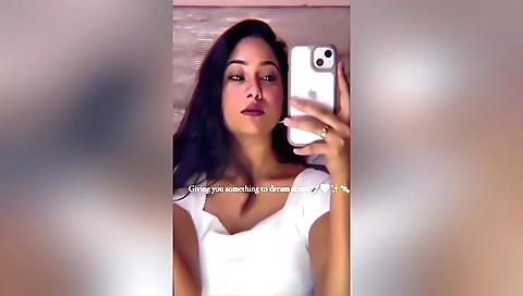 Solo girl makes her husband fuck her right in the bedroom