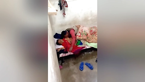 Indian teen chut ki bhajan land ke andar amateur porn video