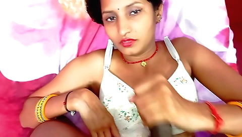 Indian hairy girl in black tshirt fucked on bed 2016