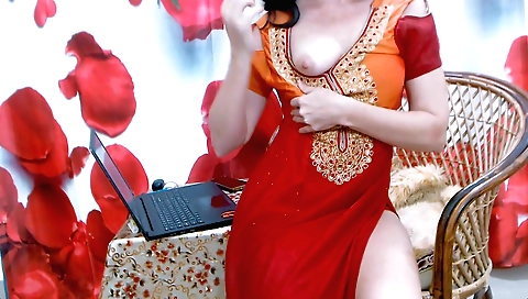 Indian stripper takes off her pants in a solo video