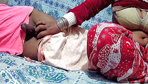 Indian babe gets her ass penetrated in a sexy video