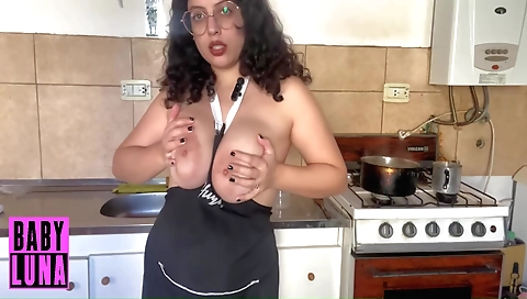 Sexy brunette milf with a fabulous ass takes care of her cooking