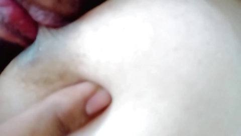 Indian hottie shows off her big tits and pussy in a homemade vid