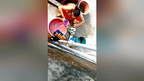 Bhabhi (Italian) and desi indian girl (India) girl