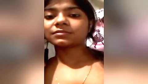 Today Exclusive- Sexy Desi Girl Showing Her Boobs On Video Call