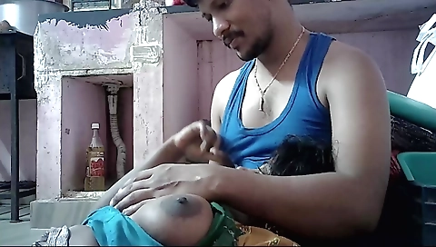 Big tits homemade webcam porn of a brunette housewife