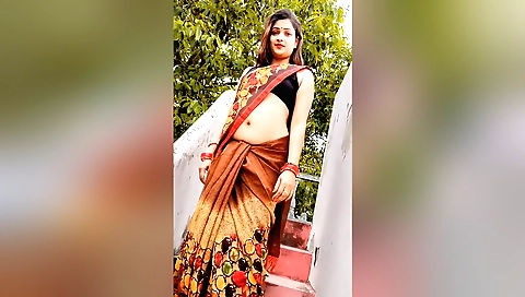 Indian solo female takes her pussy to the hottest porn