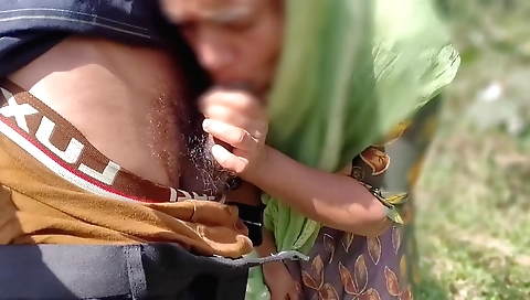 Brunette bhabhi in handjob with a big dick in outdoor