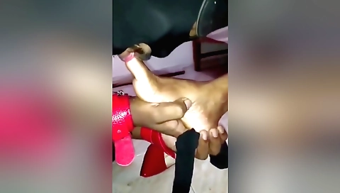 Indian bubby mistress prono mam licking her toes and feet