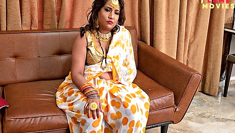 Beautiful indian milf is getting boned in a hot threesome