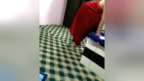 Amateur milf masturbating in solo video with boobs