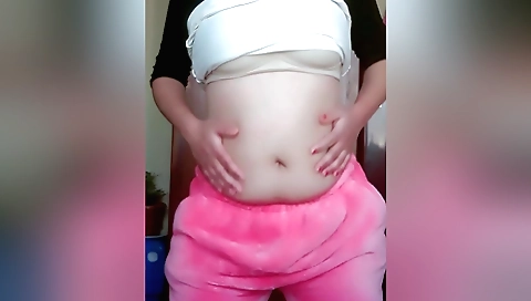 Sexy chick masturbates in the kitchen in the homemade solo video