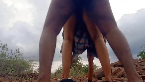 Indian girl fucked in the sun in amateur outdoor video