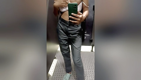 Amature college girl fucks her very well in the college video