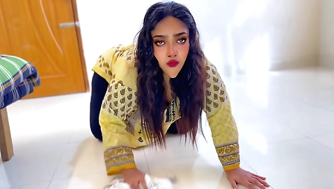 Amateur brunette with big ass and a sexy face 0809 90