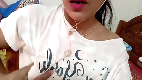 Slutty brunette amateur milf plays with her own cunt