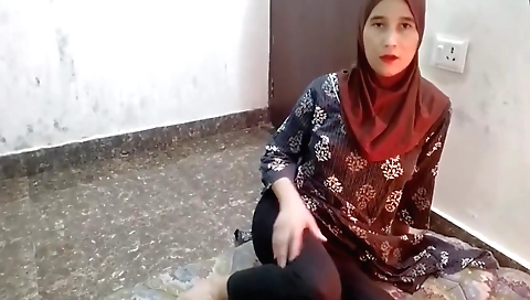 Indian girl in a sexy solo video enjoys sensual pleasures