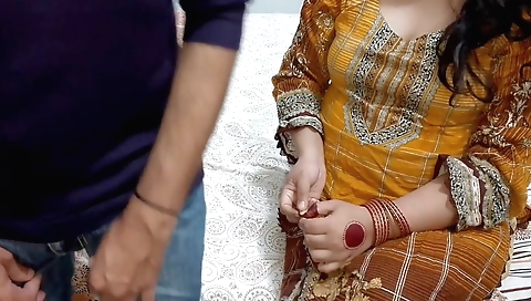 A sexy chick shows off her big boobs in this porn clip