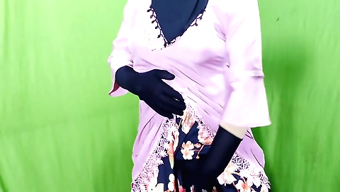 Indian housewife in a sexy bikini and leather pants 099