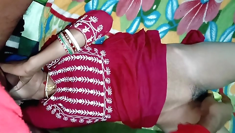 Indian slut with hairy pussy gets fucked by a lover