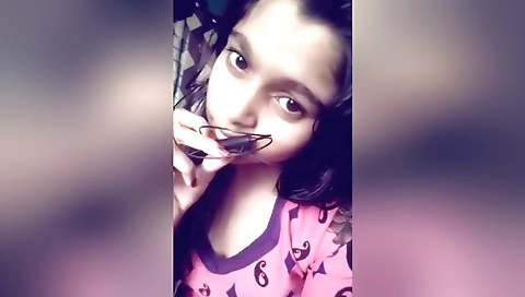 Solo female - webcam - amateur - brunette - show boob