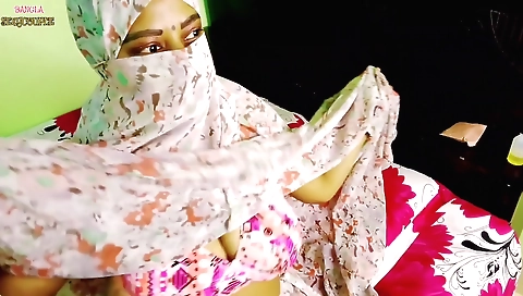 Indian girl fucks in a bedroom in a homemade porn vid