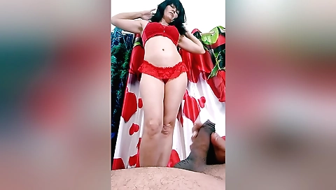 Slutty mature and her bbb are fucking in front of you