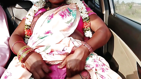 Indian hottie gets into bed and gets her big fat twat pounded