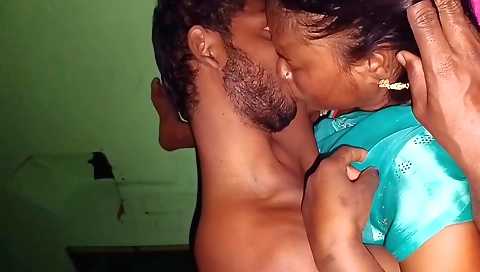 Buddhi Wife Ko Khatya Pe Mast Chudae Kiya Raat Me - Hindi Sex