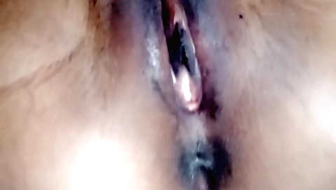 Hot amateur teen fucks her body in homemade solo vid