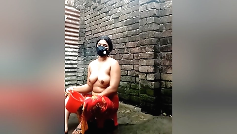 Indian mature with a hot shower in amateur porn video