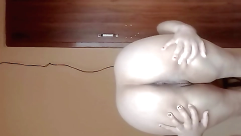 Solo amateur girlfriend masturbating on the web camera