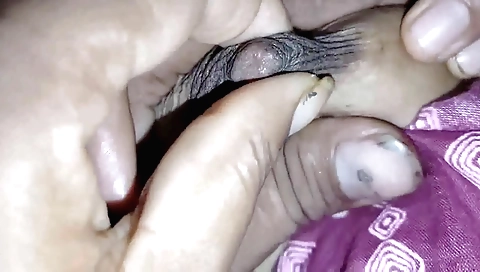 Indian bhabhi gets her wet cunny fingered on a big plate