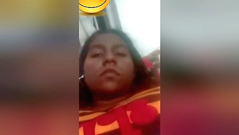 Amateur brunette with hairy pussy shows her pussy on webcam