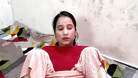 Amateur solo girl masturbates naked in hd porn video