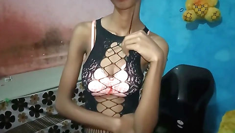 Indian brunette babe with a sexy body takes a dildo down