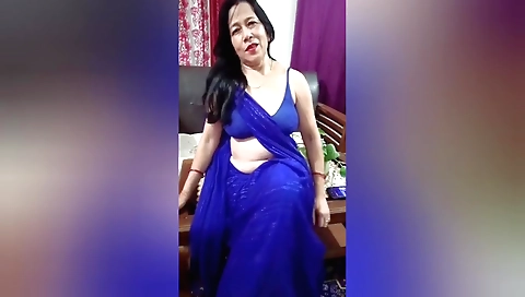 Indian stepsister in law room is playing with her lover