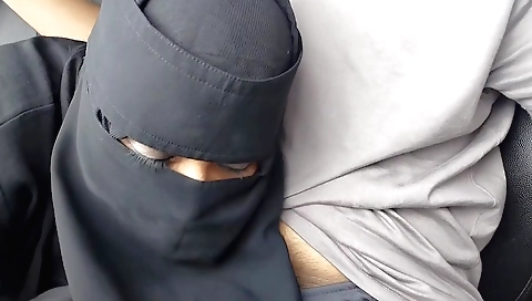 Indian girl is fucked in mouth in her amateur video