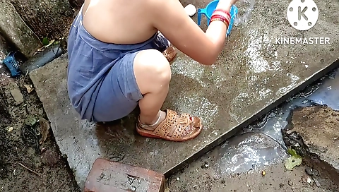 Brunette takes off her clothes in outdoor solo masturbation