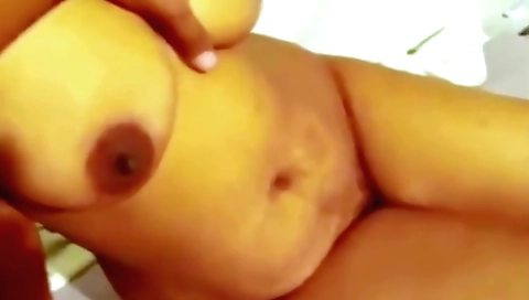 Indian beauty gets her fingers inside her and then sucks