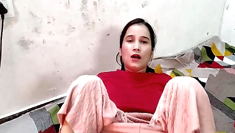 Indian solo video with naked chick doing masturbation