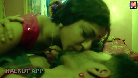 Big-assed milf gets a nice little blowjob and a little pussy ride