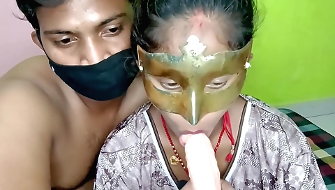 Indian teen sex tape with an amateur brunette with a huge dildo