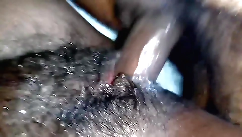 Indian babe giving a nice blowjob in hairy pussy vid