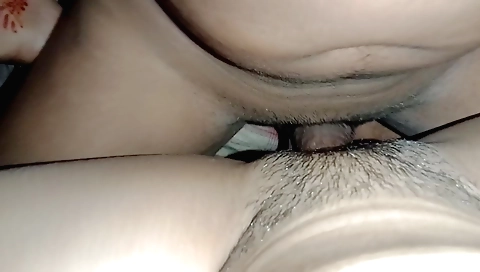 Indian hottie has sex with her lover in amateur video