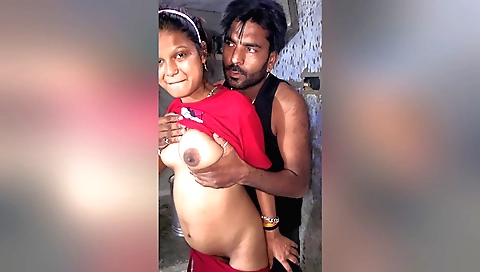 Indian brunette playing with her pussy in hd video